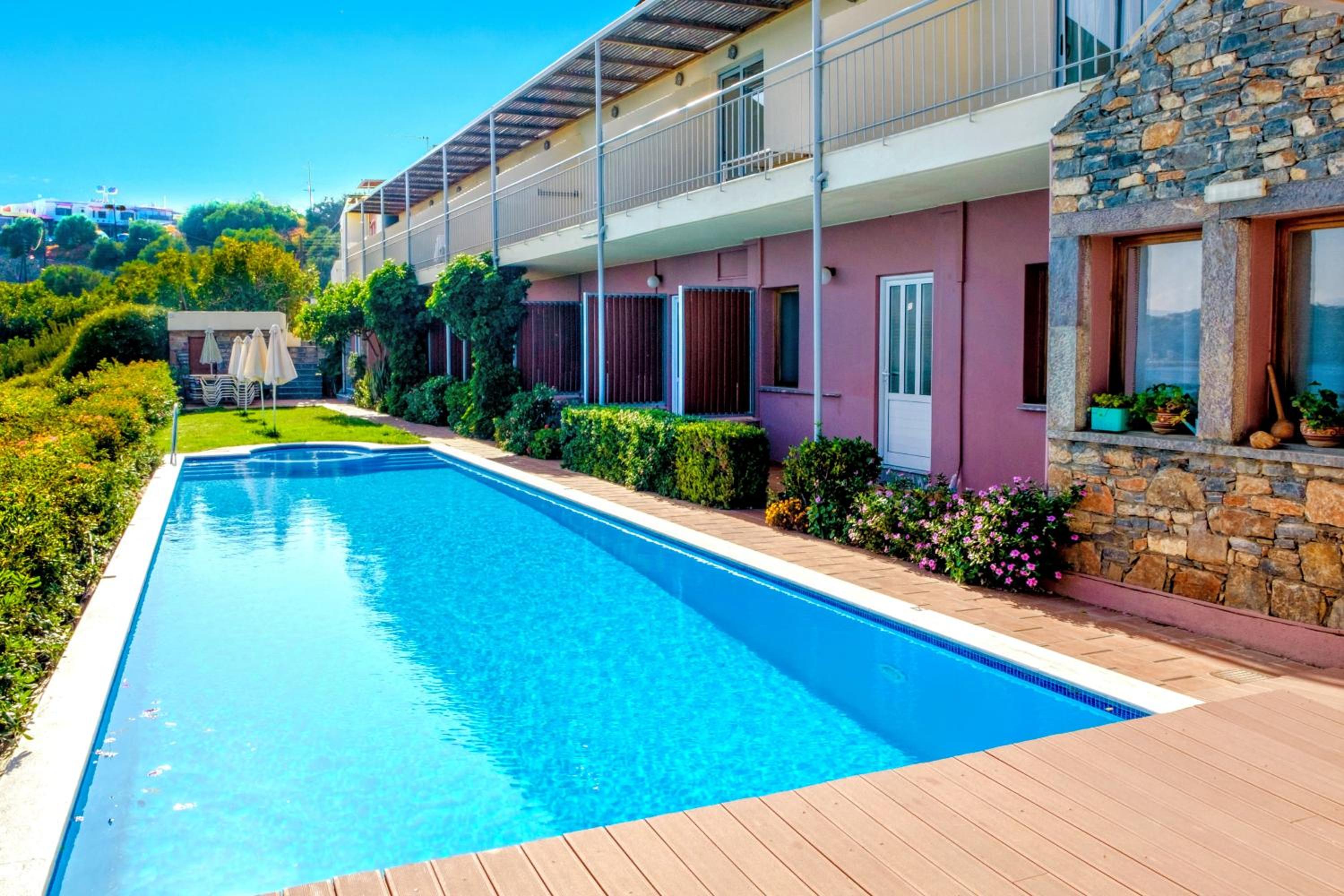 Фото Mirabella Apartments