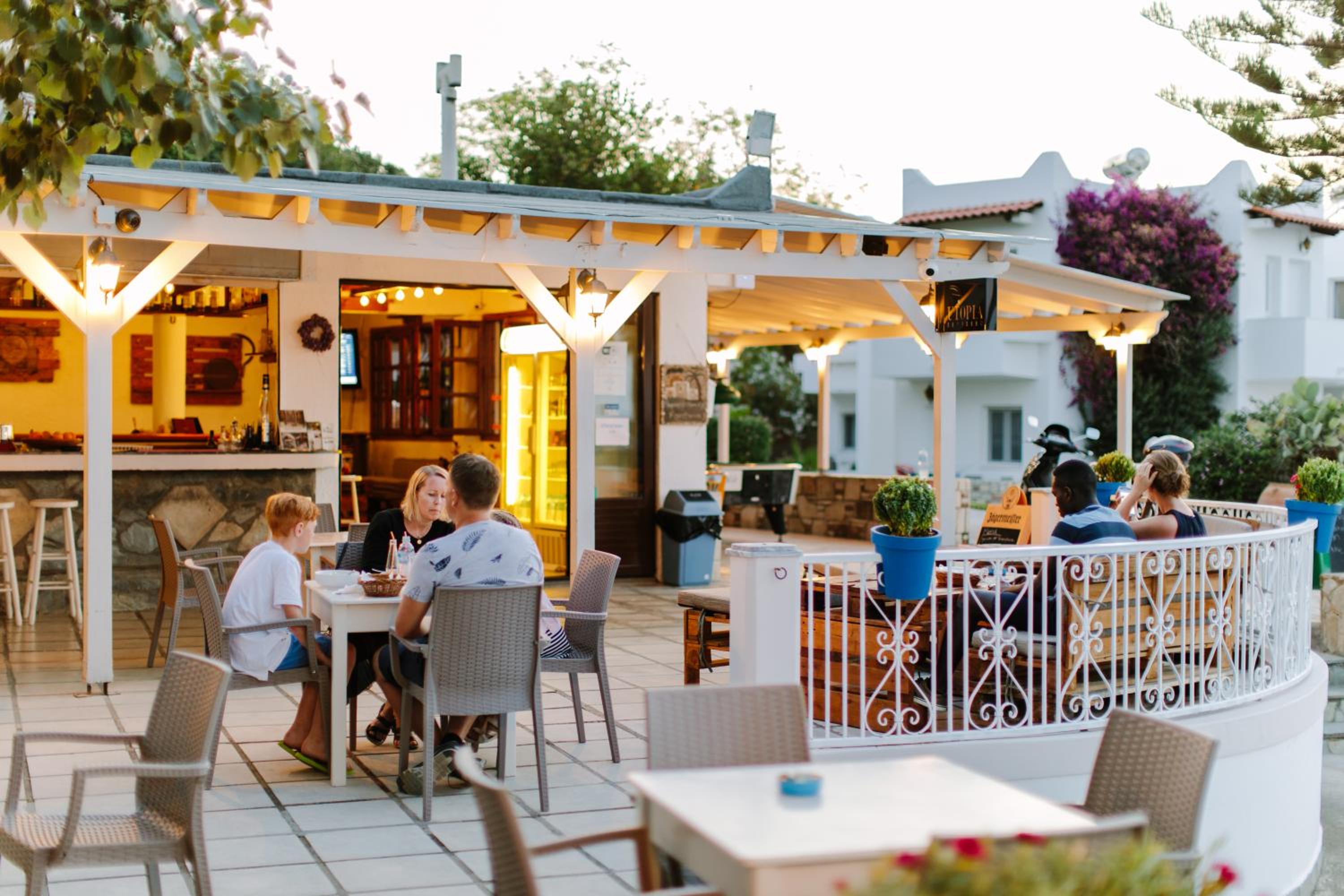 Фото Ampavris Family Apartments