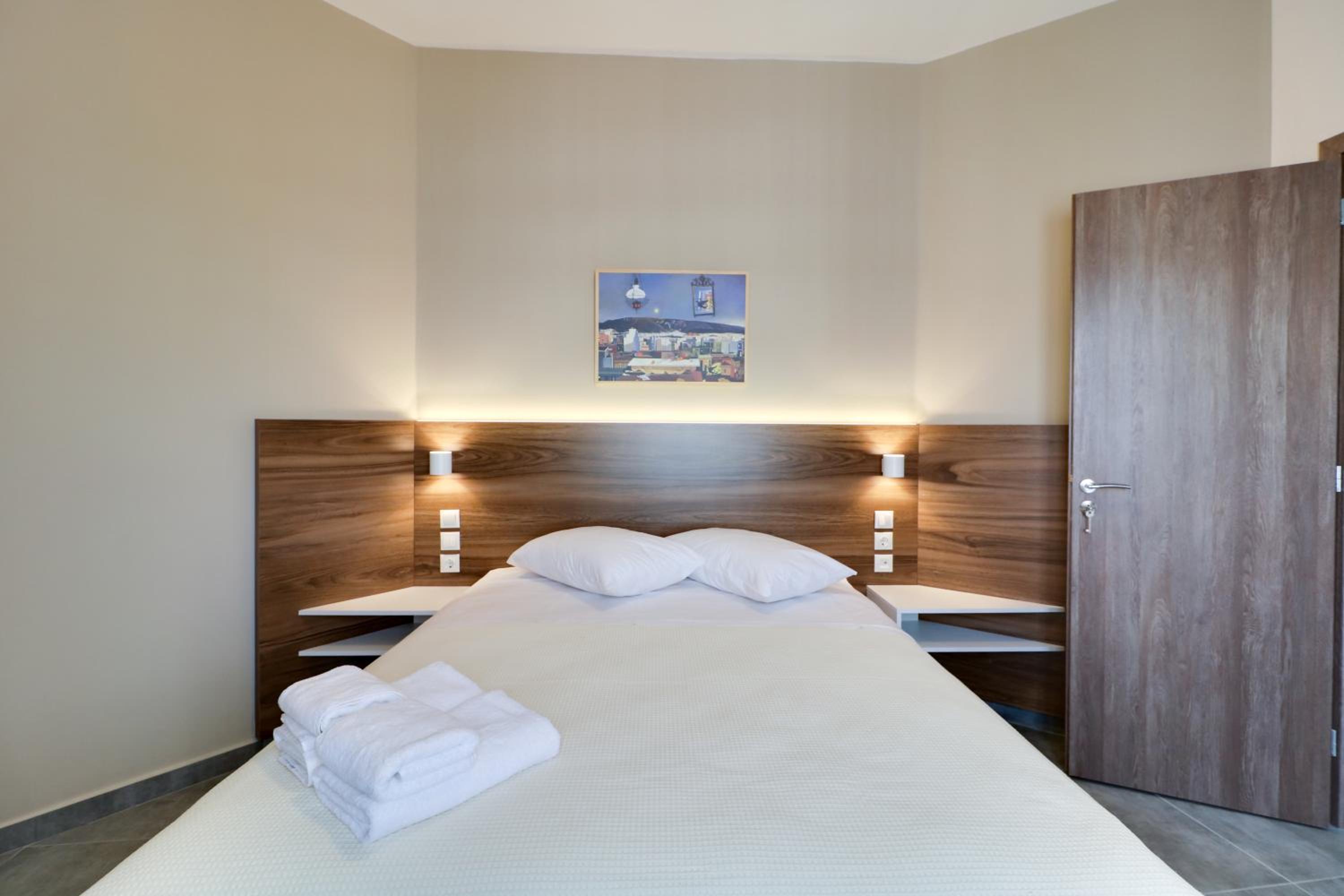 Фото Athens Comfort Suites And Apartments