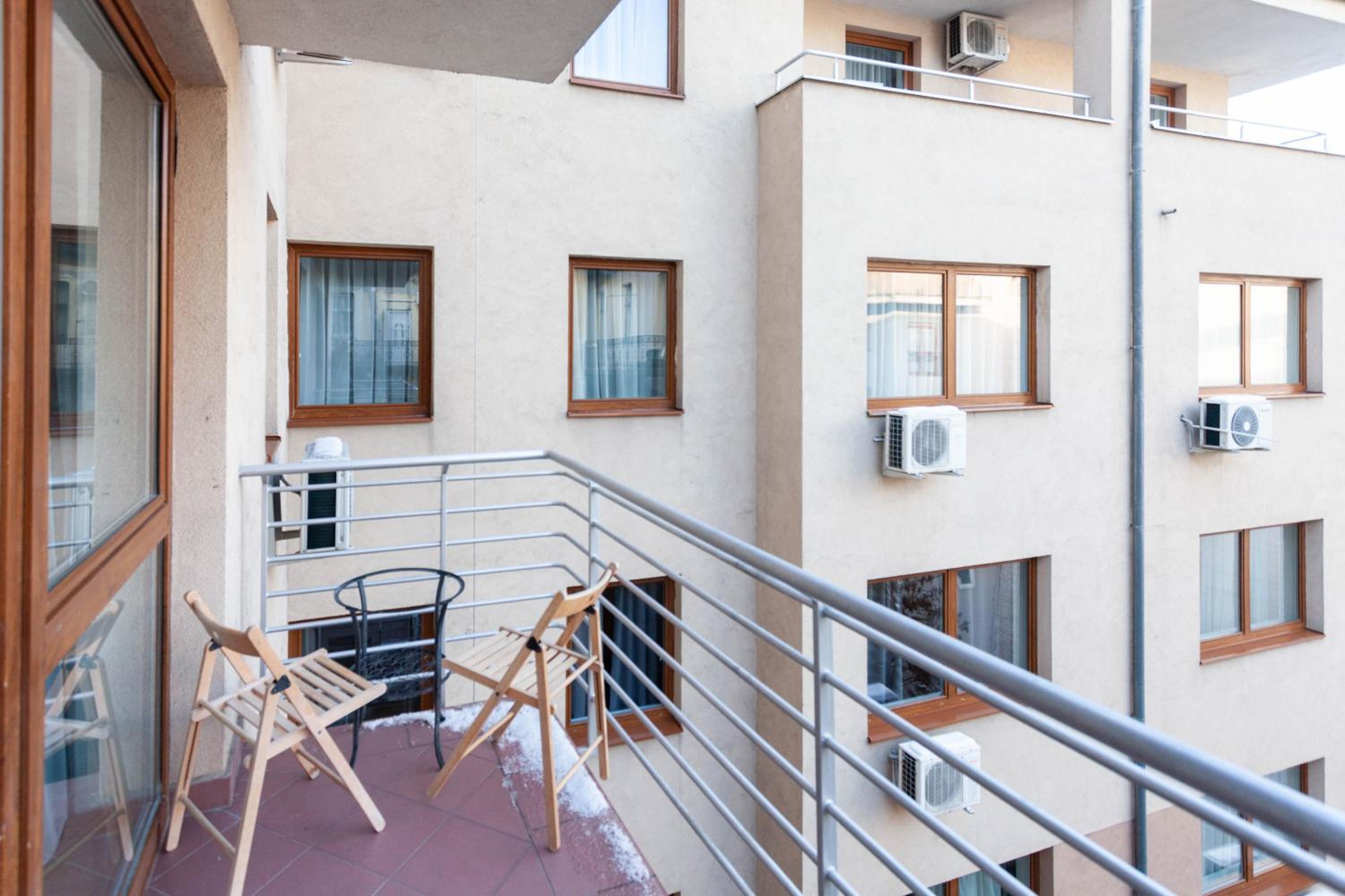 Фото Corvin Plaza Apartments and Suites