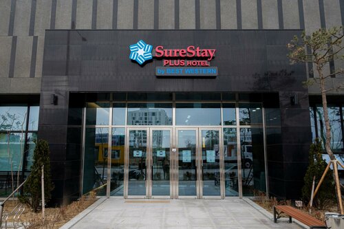 Гостиница SureStay Plus Hotel by Best Western Asan