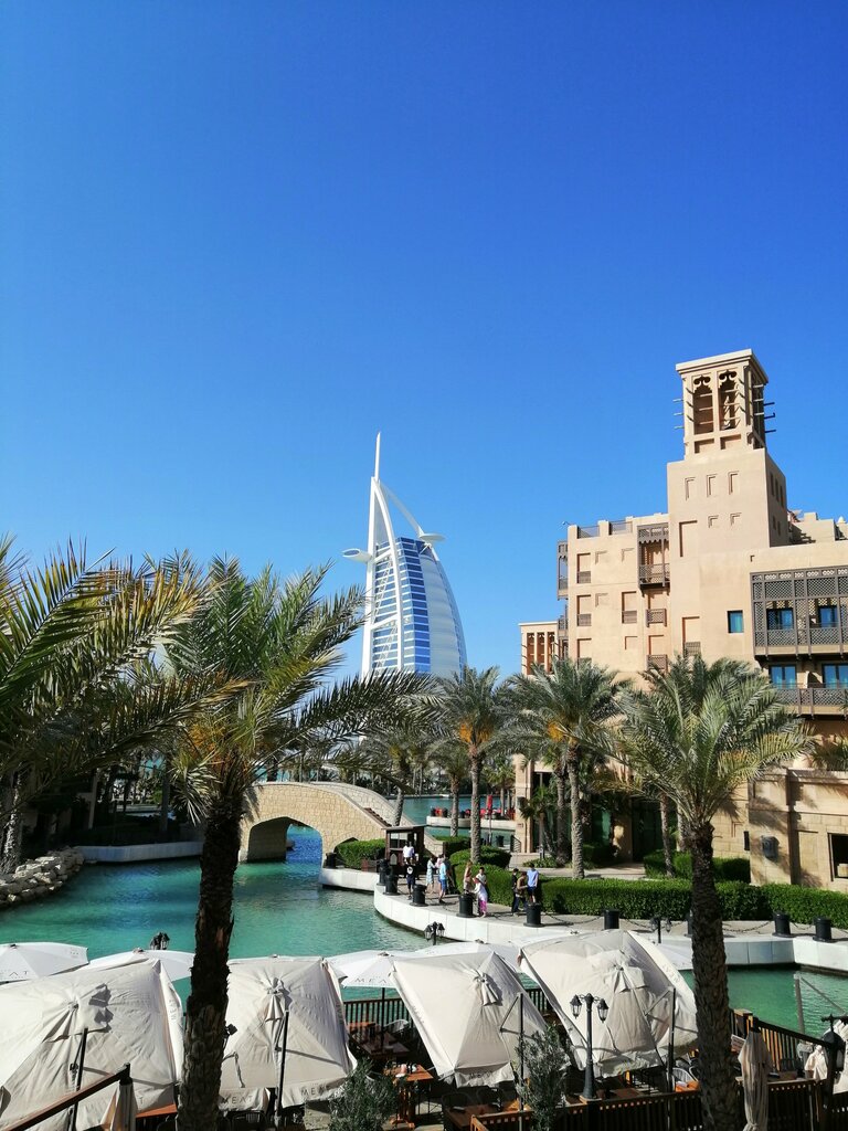Shopping mall Jumeirah Centre, Dubai, photo