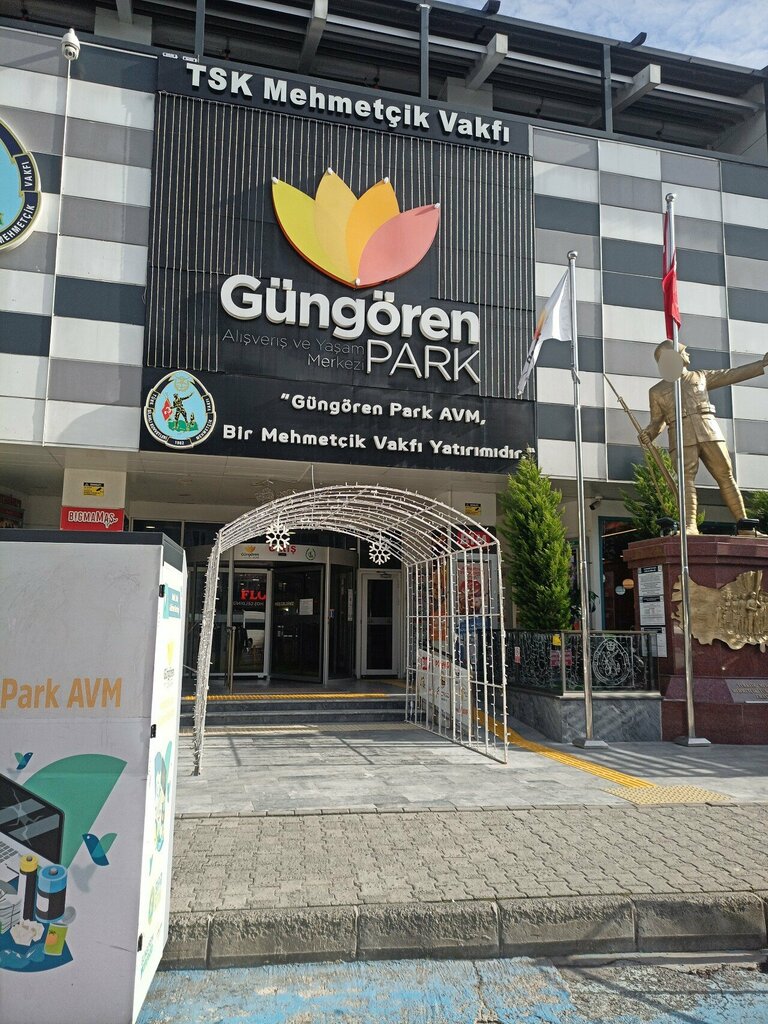 Supermarket Bim, Istanbul, photo