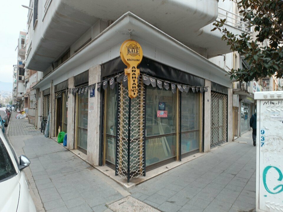 Hardware store Can Trade, Izmir, photo