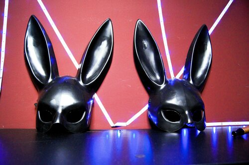 Paypoqlar, poshnalar, oyoqlar va stilettolar bilan onlayn porno tomosha qiling.