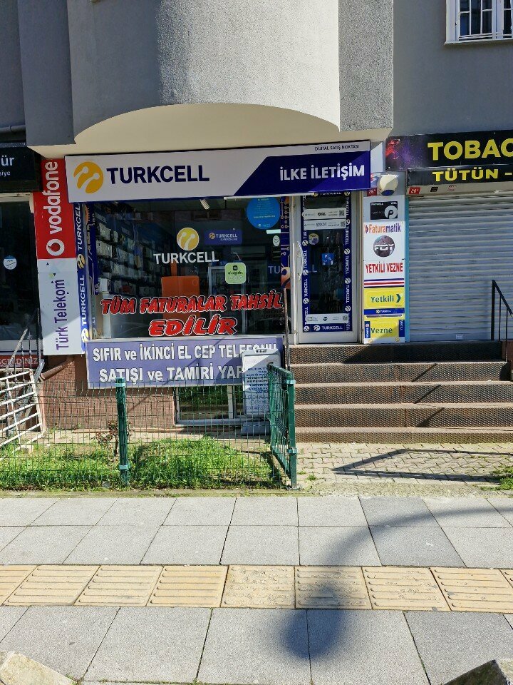 Mobile phone store Turkcell ilke iletishim, Istanbul, photo