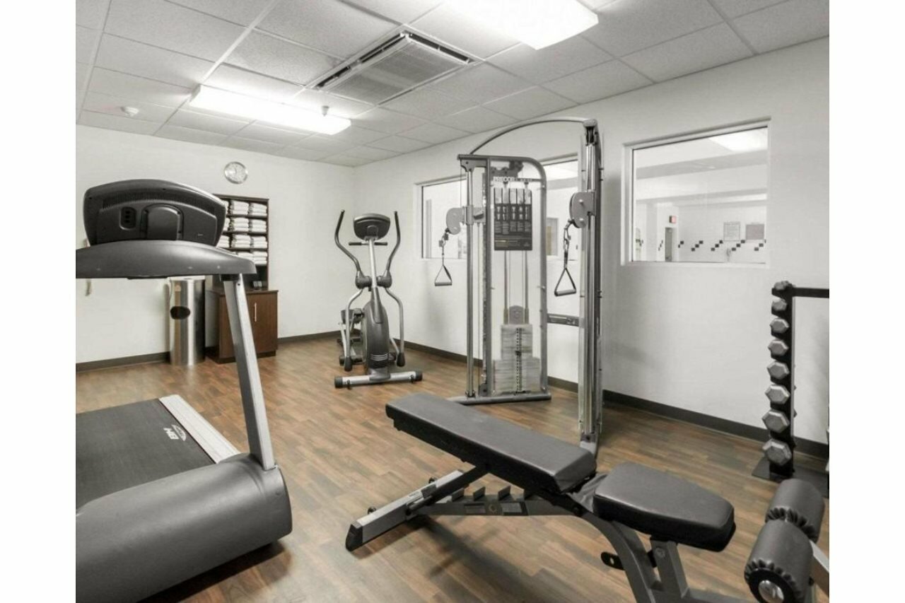 Фото Comfort Suites Airport