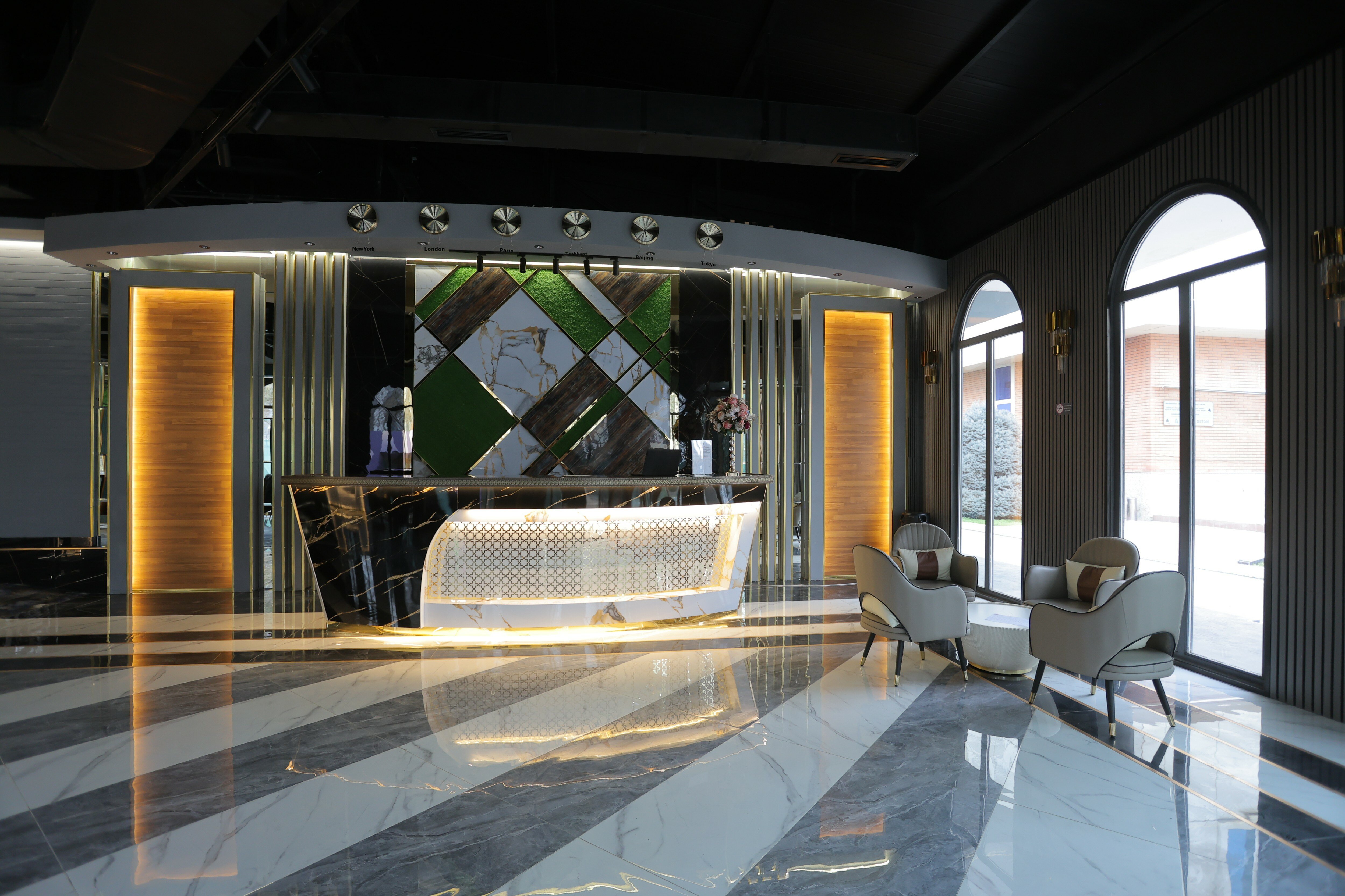 Фото Lakeside Hotel