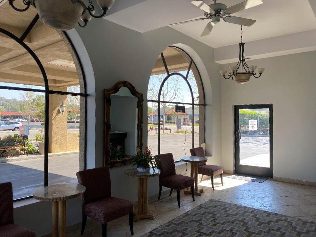 Фото Motel 6 Anaheim Hills