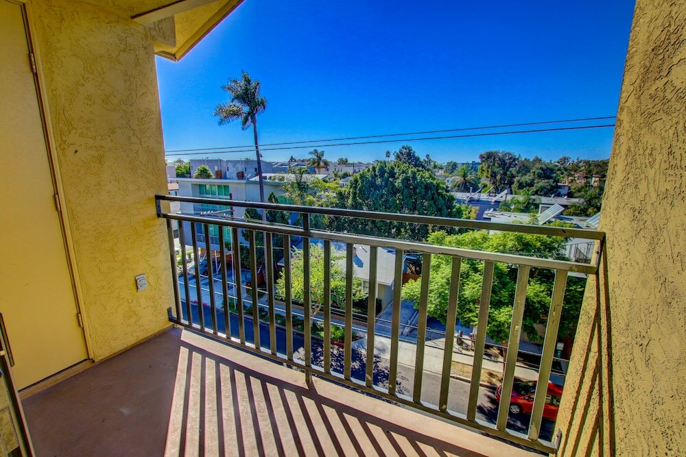 Фото Sunshine Suites at Hillcrest