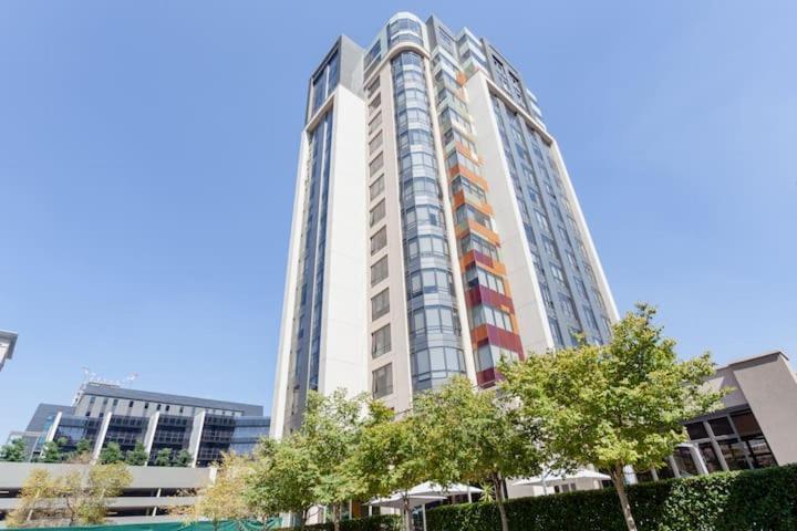 Фото Sandton Skye Unit 702