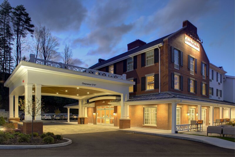 Гостиница Hampton Inn and Suites Manchester