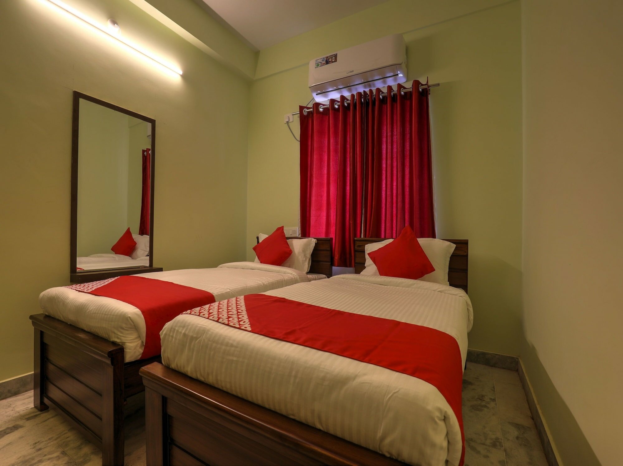 Фото Oyo 15168 Sucasa Homes