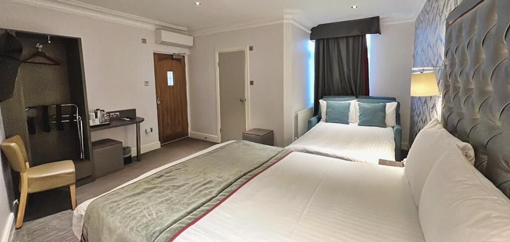 Фото The Beverley Hotel