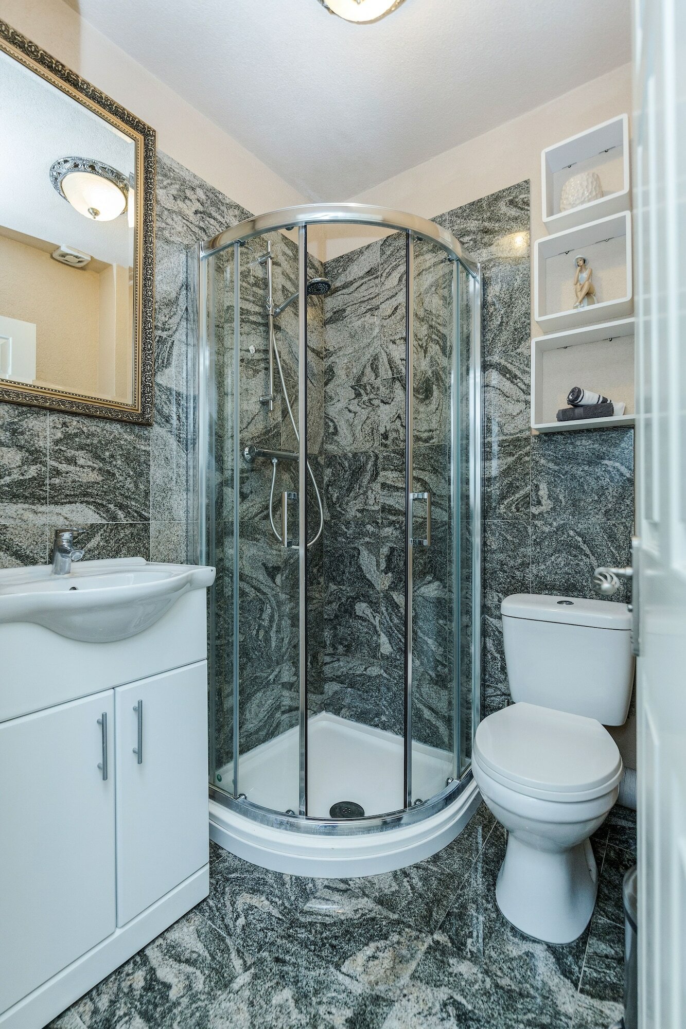 Фото Watford General Suites