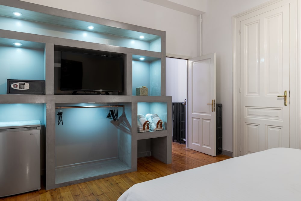 Фото 2 Mazi Suites