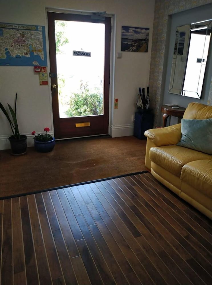 Фото Oyo Plymouth Central Hotel