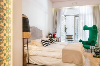 Фото Aisha Petite Suites