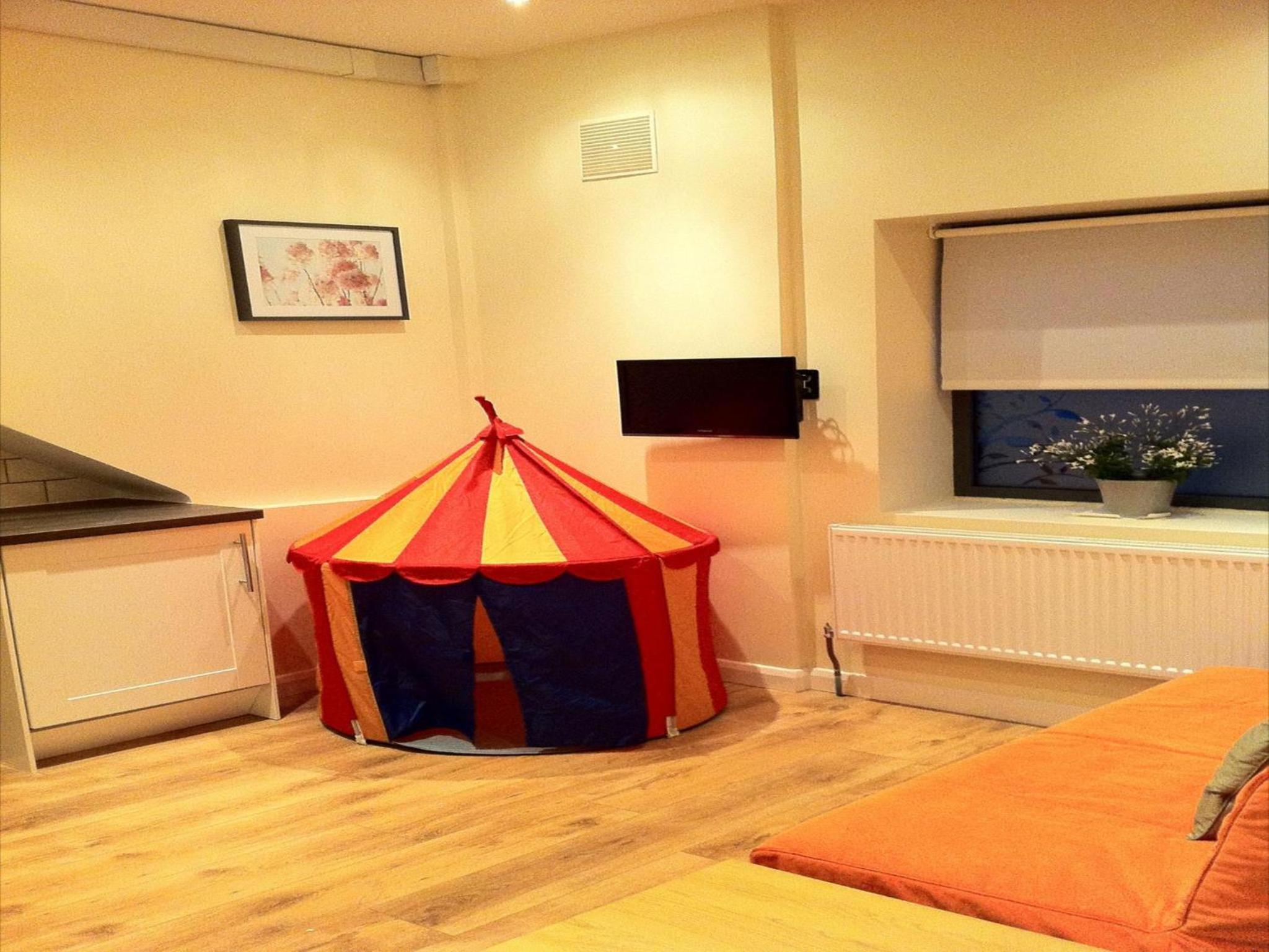 Фото Lyall Apartment Hotel