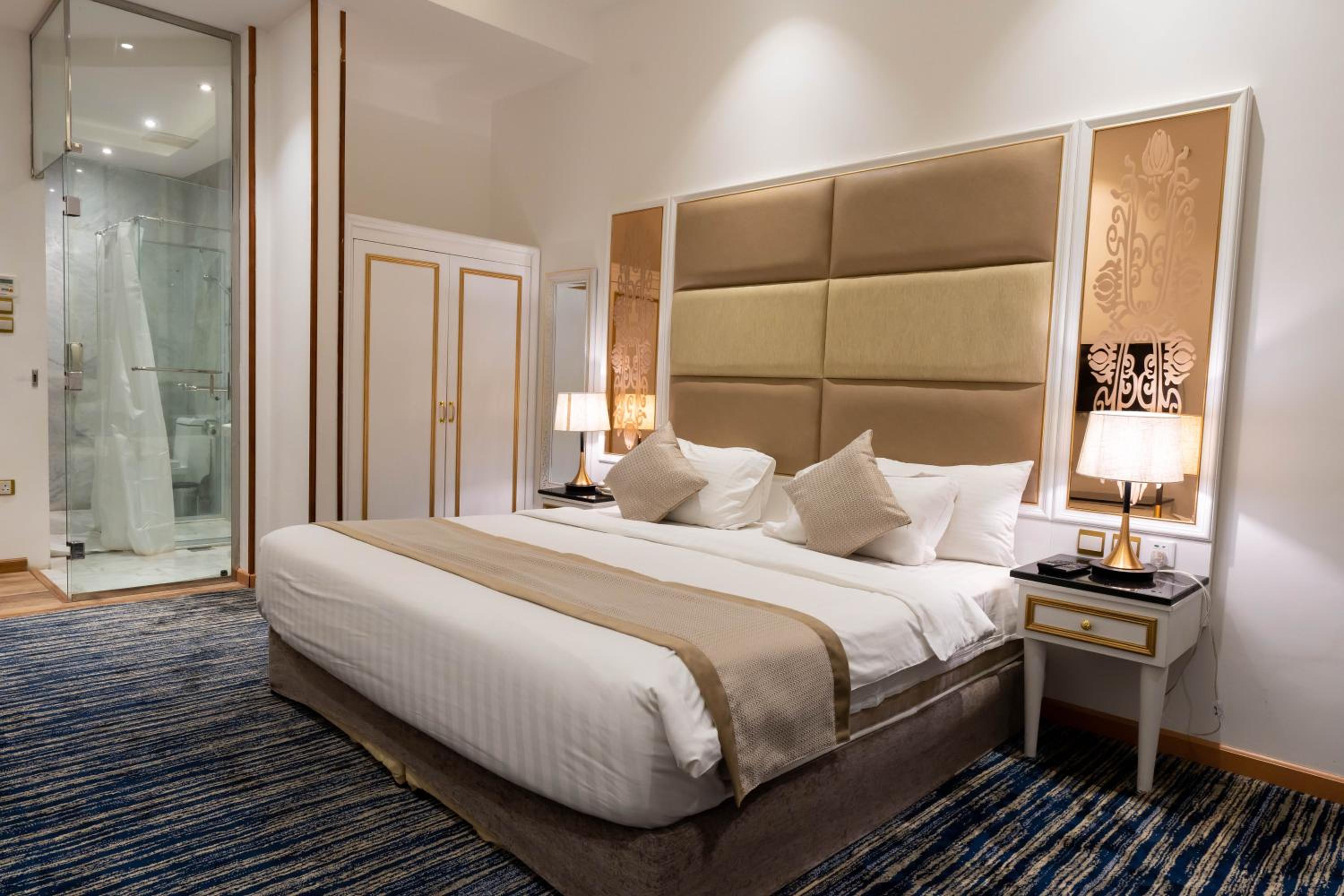 Фото Platinum Alkhamseen