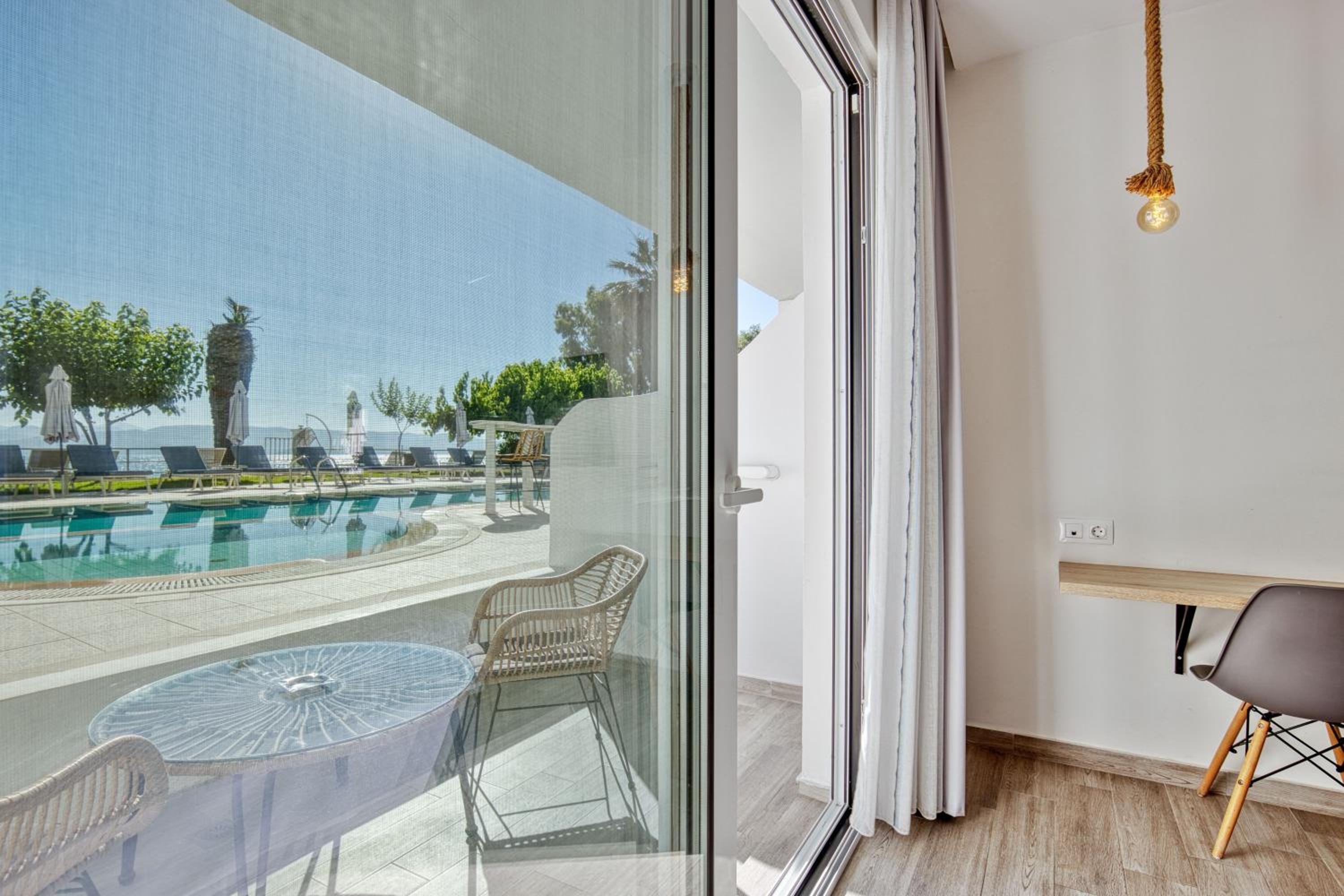 Фото Sirocco Hotel