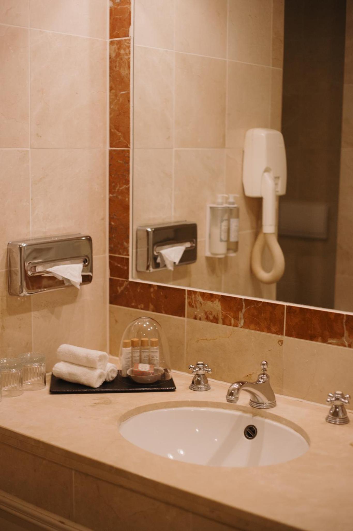 Фото Boutique Hotel De Doelen