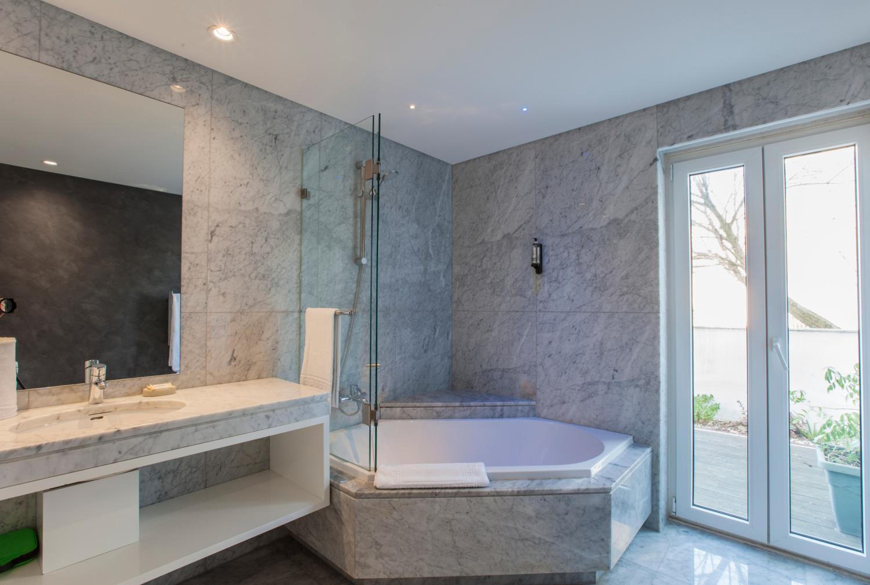 Фото Pateo Lisbon Lounge Suites
