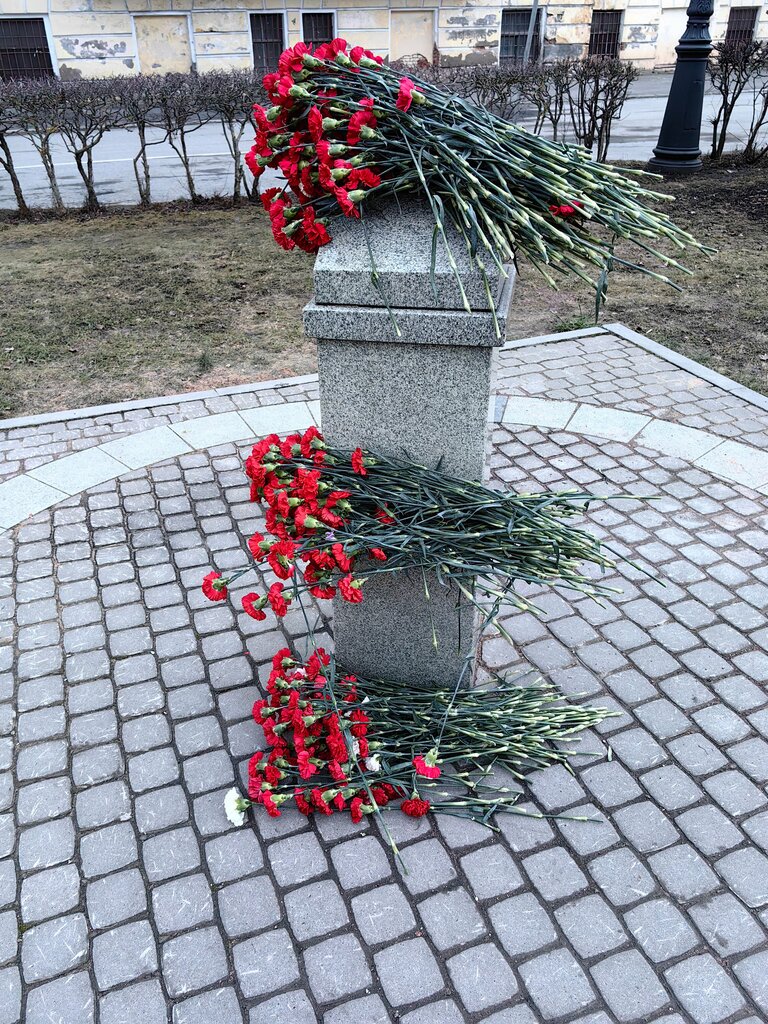 Decorative object, honor board Солнечные часы - памятный знак блокадному Ленинграду, Saint Petersburg, photo