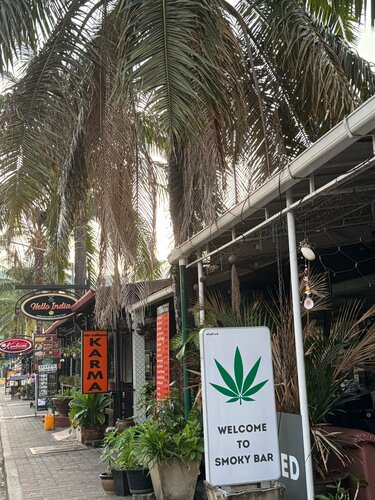 Smoky bar, tobacco and smoking accessories shop, Mueang Phuket, Karon,  Vitat Road — Yandex Maps