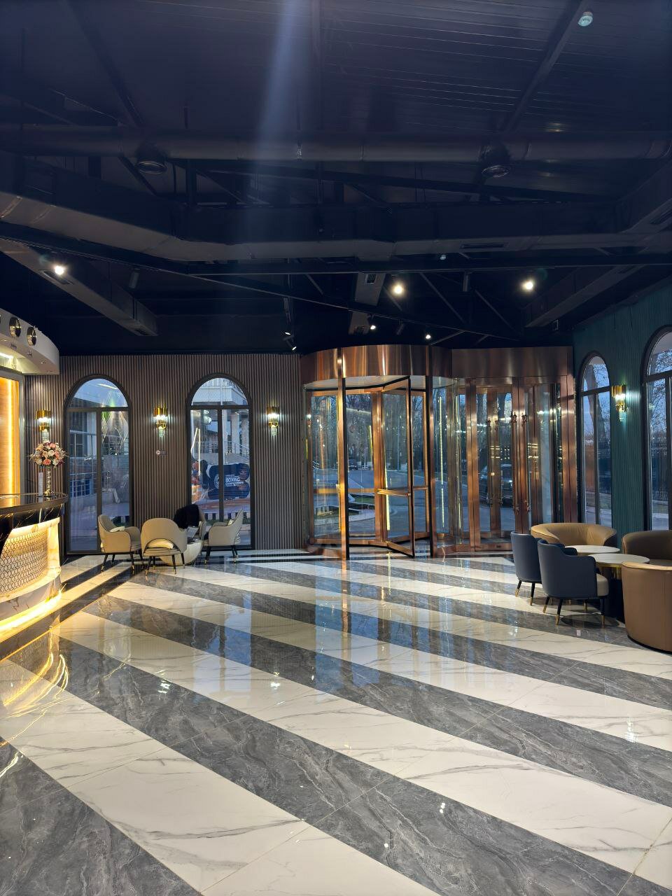 Фото Lakeside Hotel