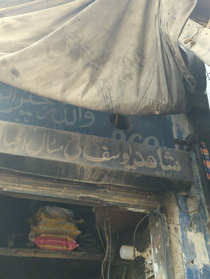 Tea to go Shahid yousaf tea stall, Lahore, photo