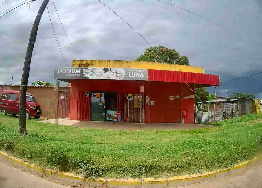 Supermarket Micro Market Luna, Santa Cruz de la Sierra, photo