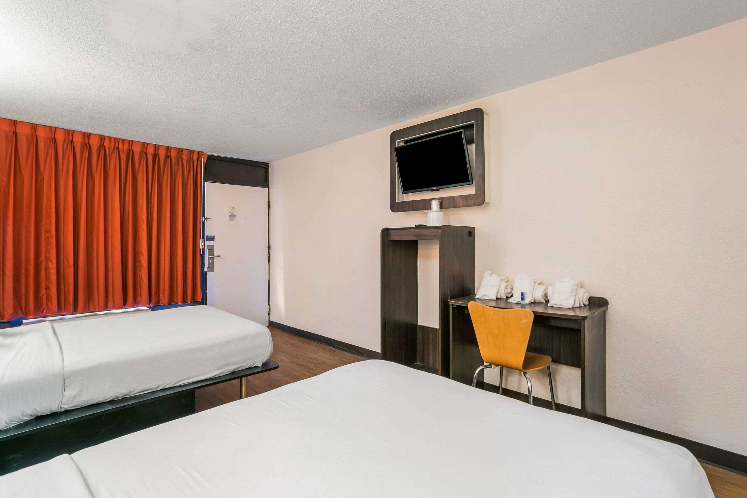 Фото Rodeway Inn Baltimore - Inner Harbor South