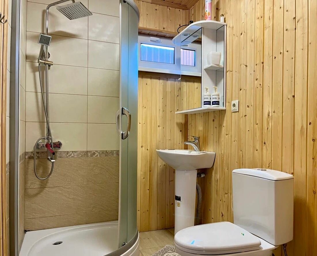 Фото У пруда от Травел Хотелс Антураж