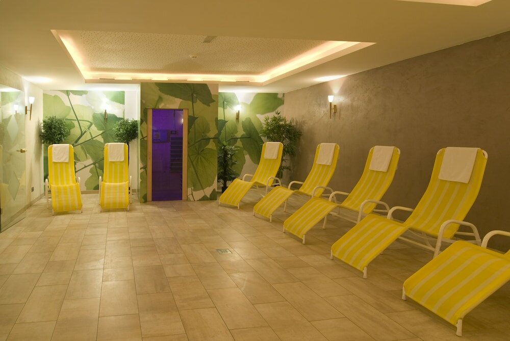 Фото Hotel Braeuwirt