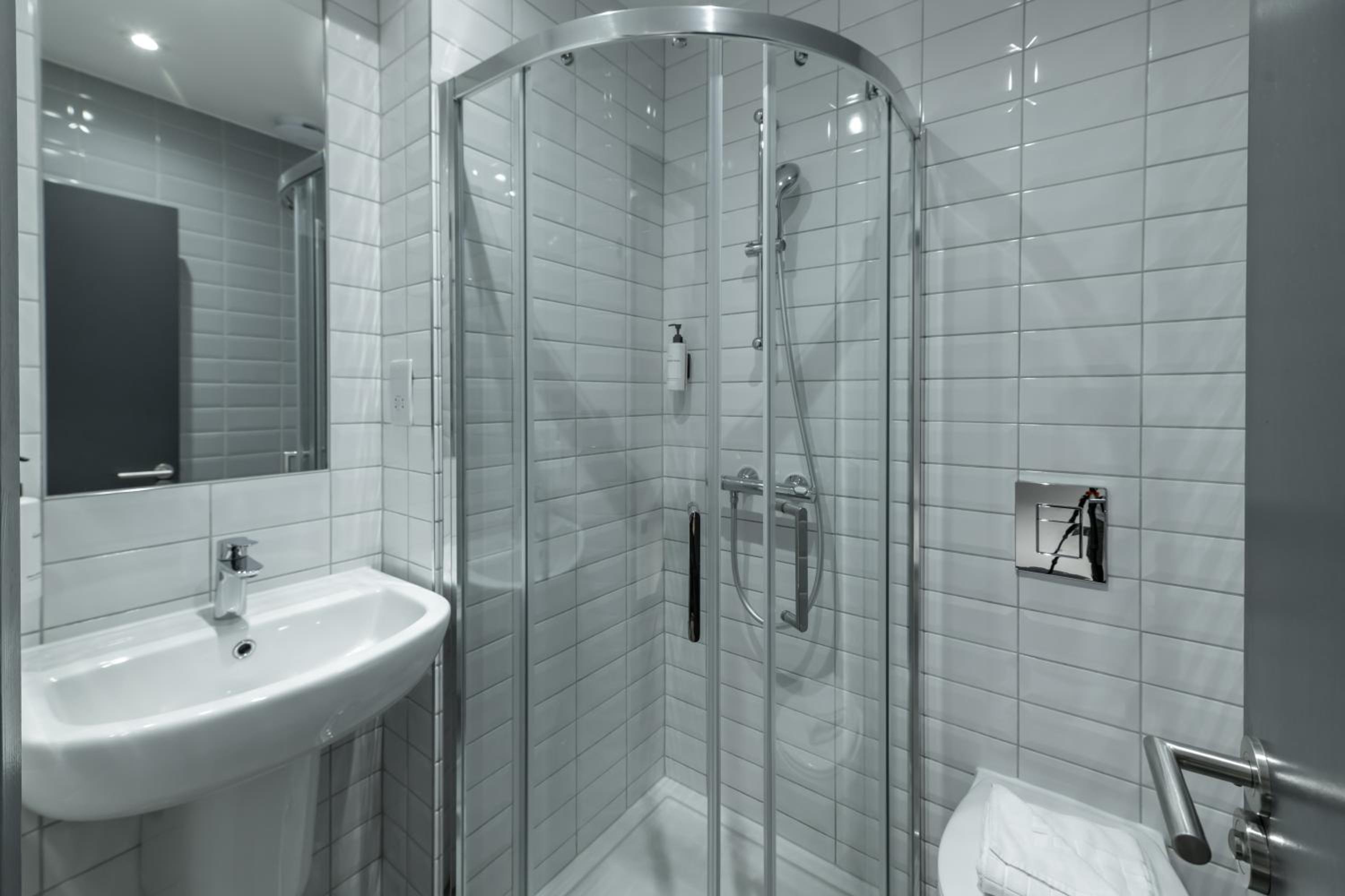 Фото EasyHotel London Victoria