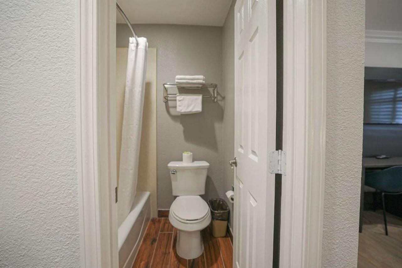 Фото Tustin Motor Lodge