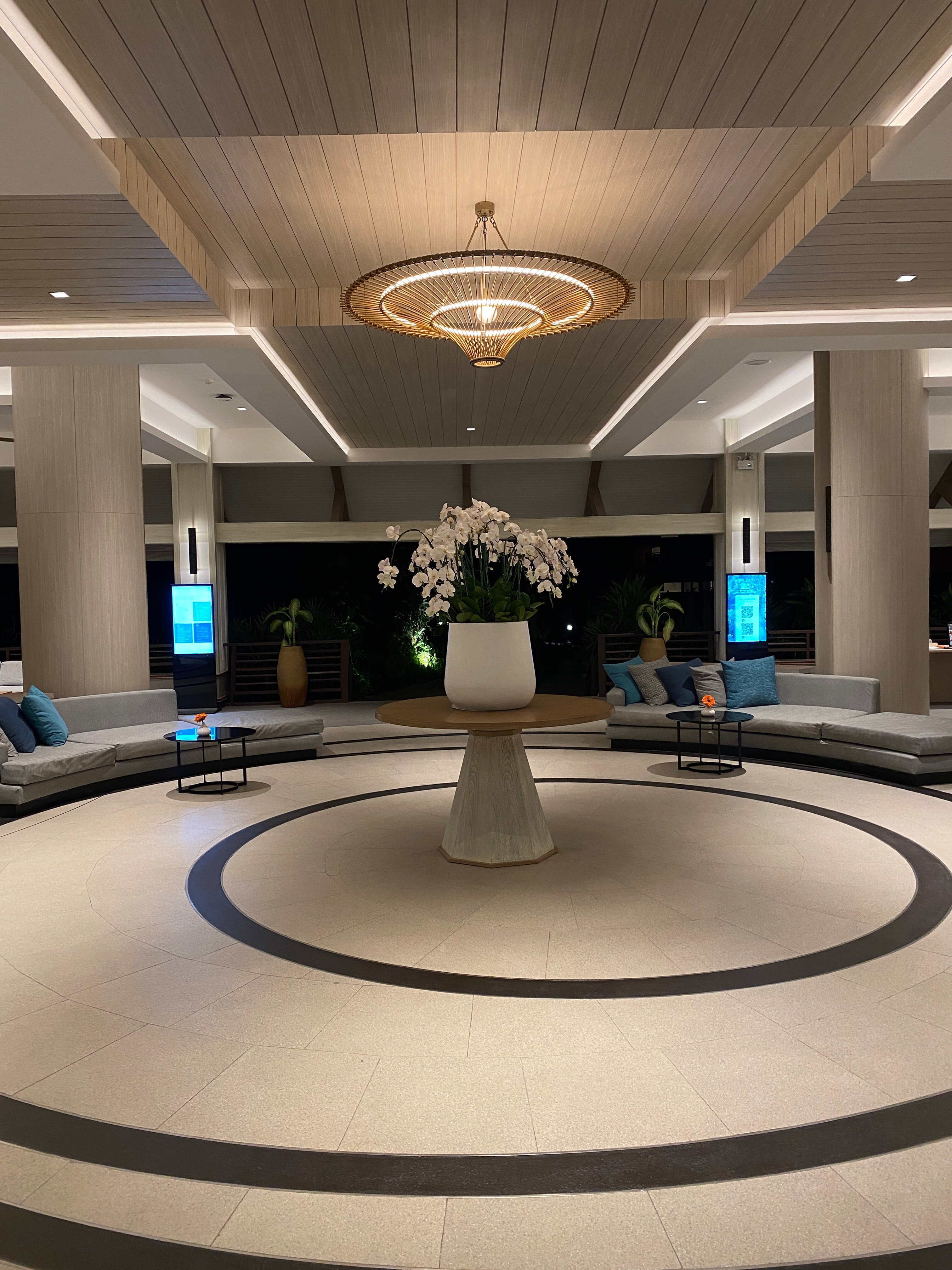 Фото Courtyard by Marriott Phuket Patong Beach Resort