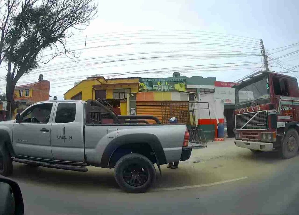 Automatic doors and gates Metal Structures C. I., Cochabamba, photo