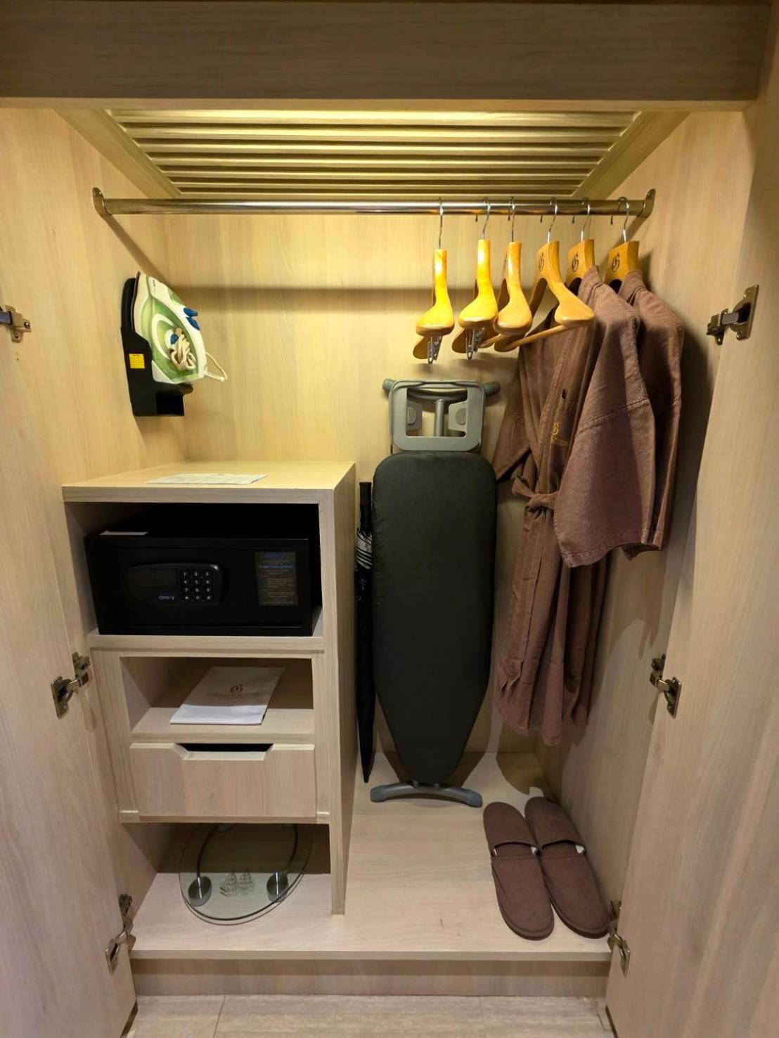 Фото Graceland Hotel Bangkok