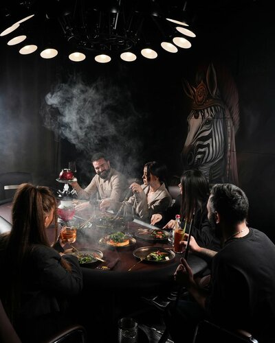 Үлкен жамбасы бар жезөкше