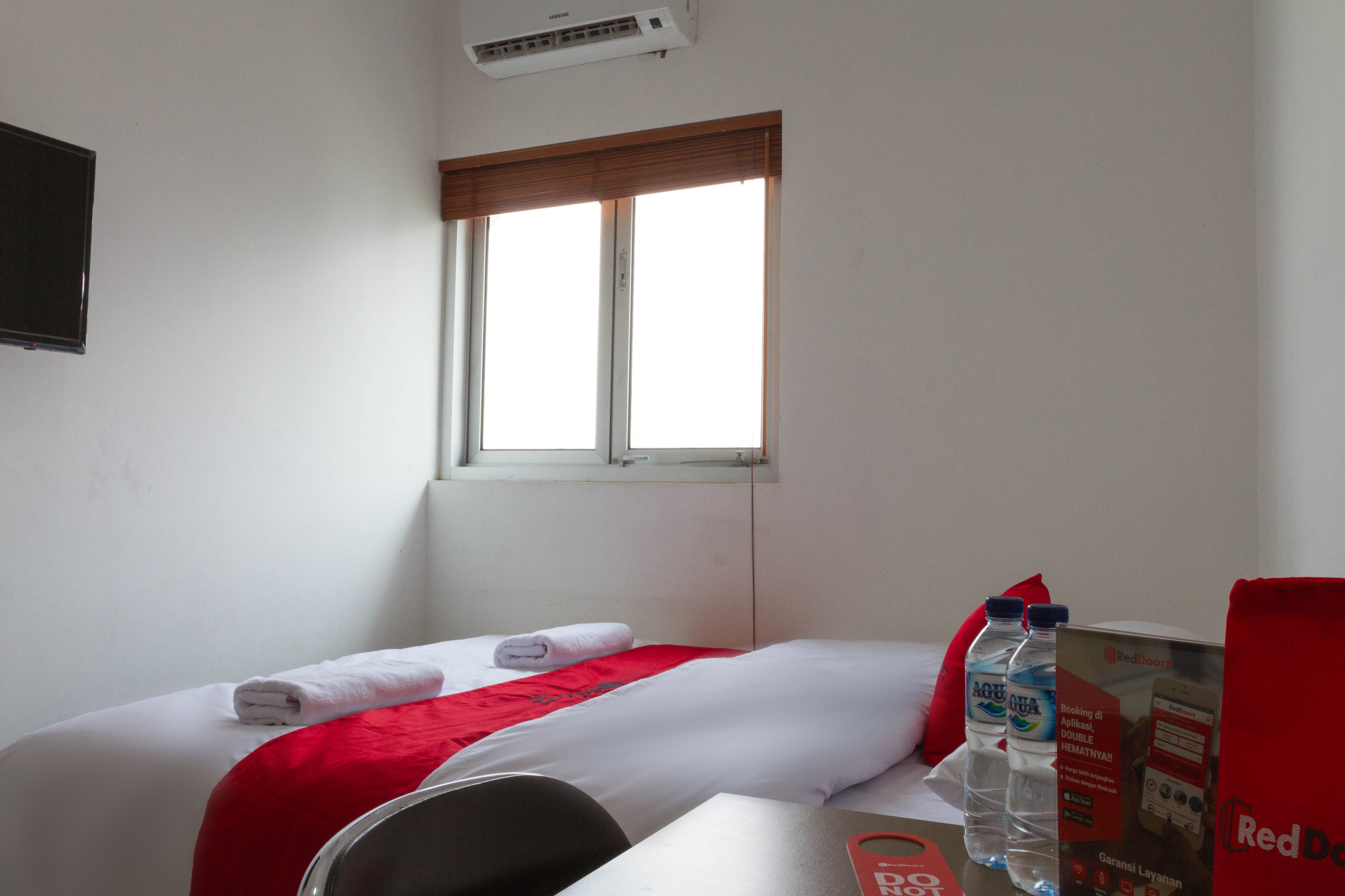 Фото RedDoorz @ Malabar Street