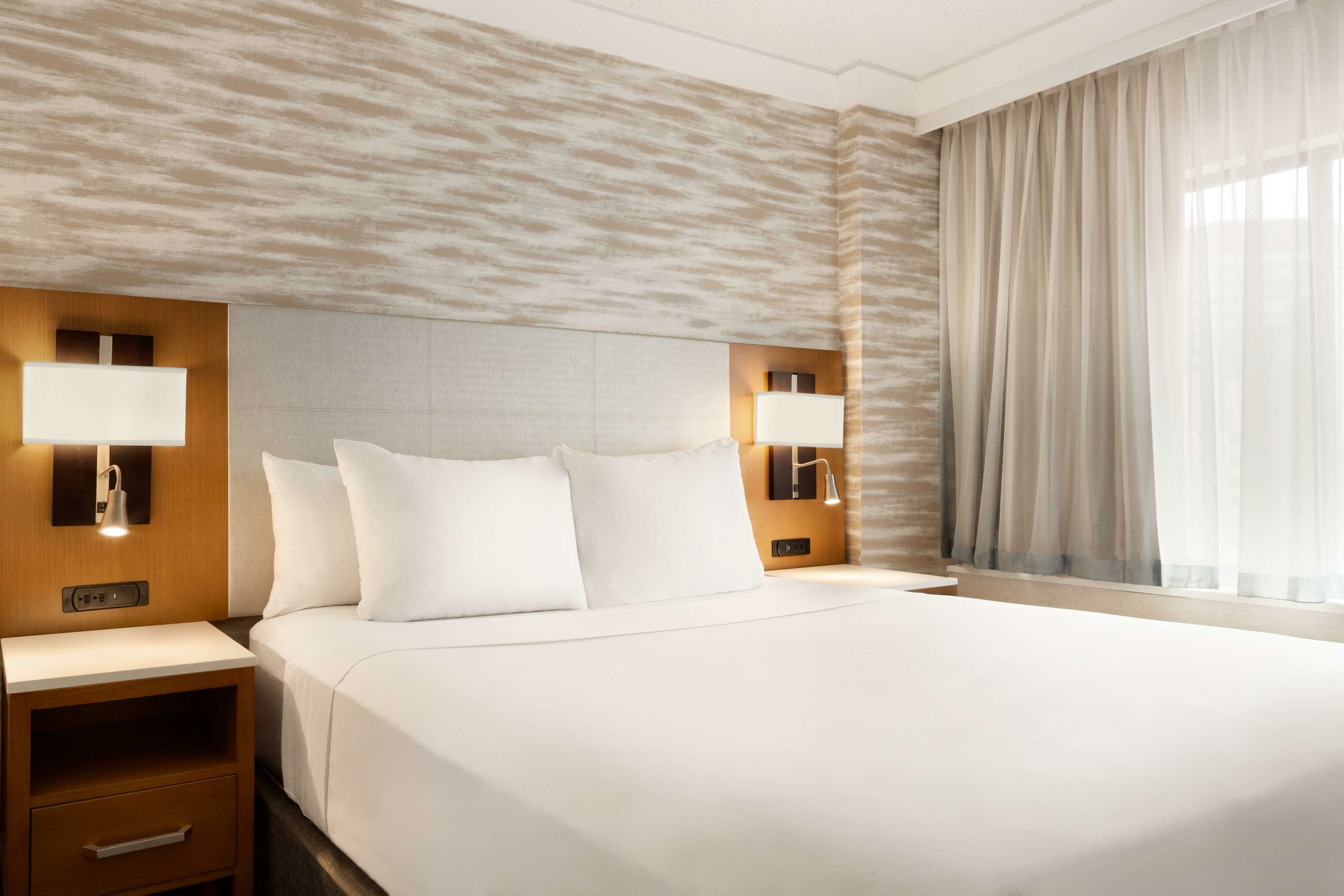 Фото Radisson Hotel Baltimore Downtown - Inner Harbor