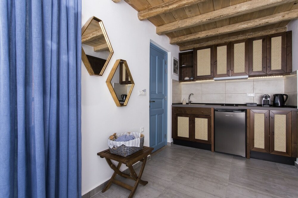 Фото Blue Jasmine Suites