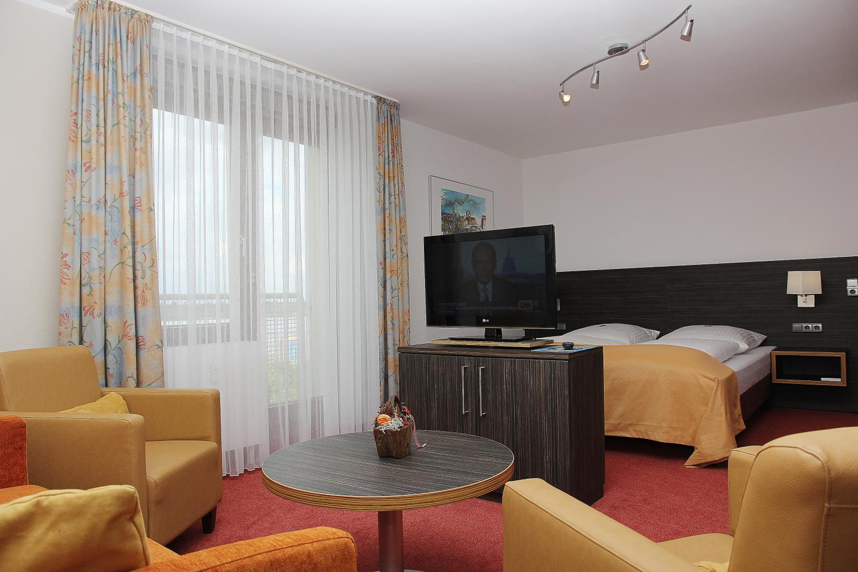 Фото Hotel Gästehaus Forum am Westkreuz