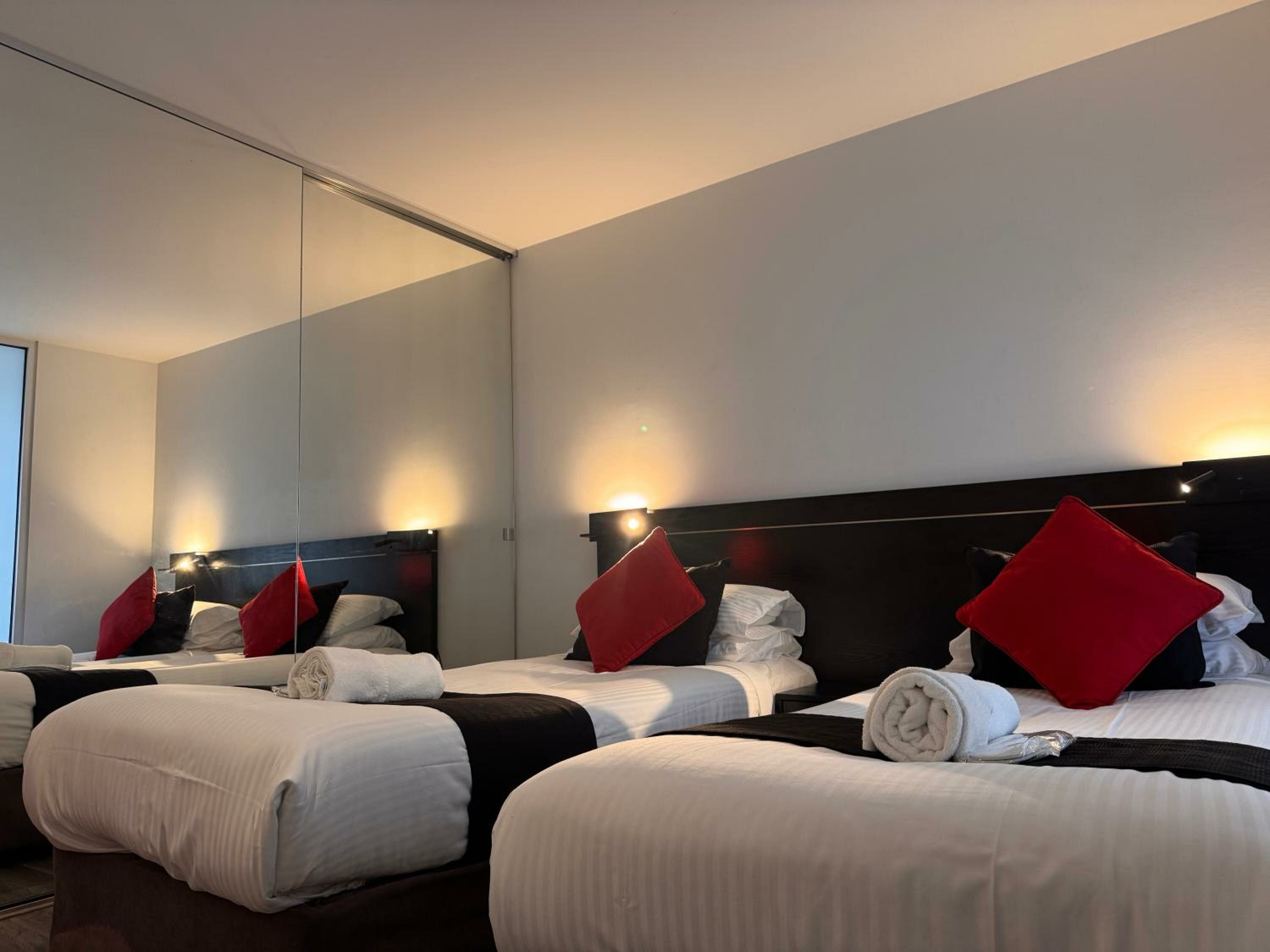 Фото Aura On Flinders Serviced Apartments