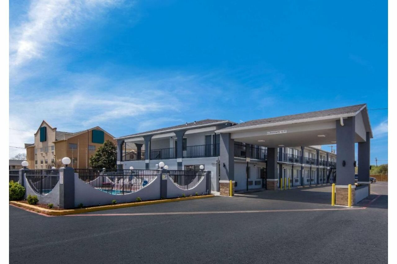 Фото Econo Lodge Waco North I-35