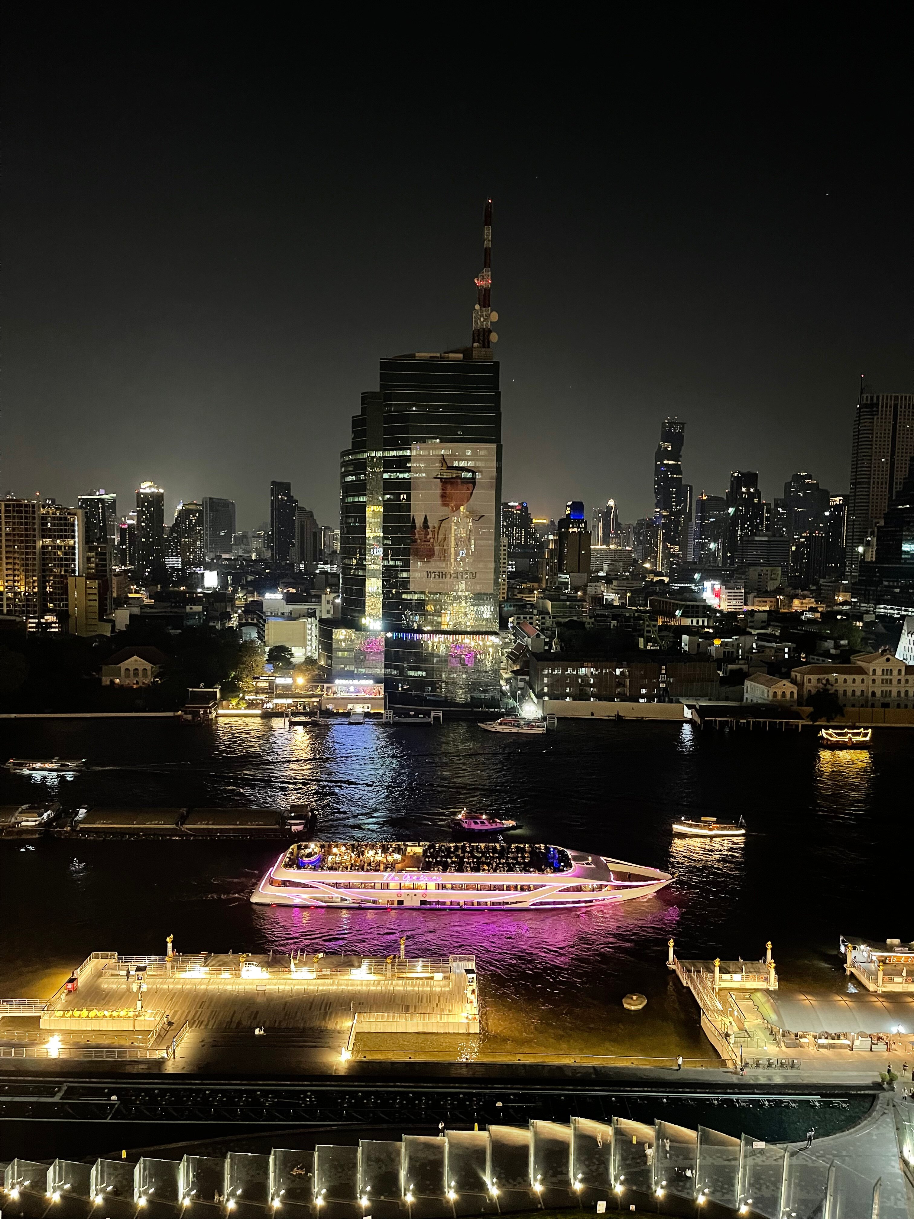 Фото Hilton Garden Inn Bangkok Riverside