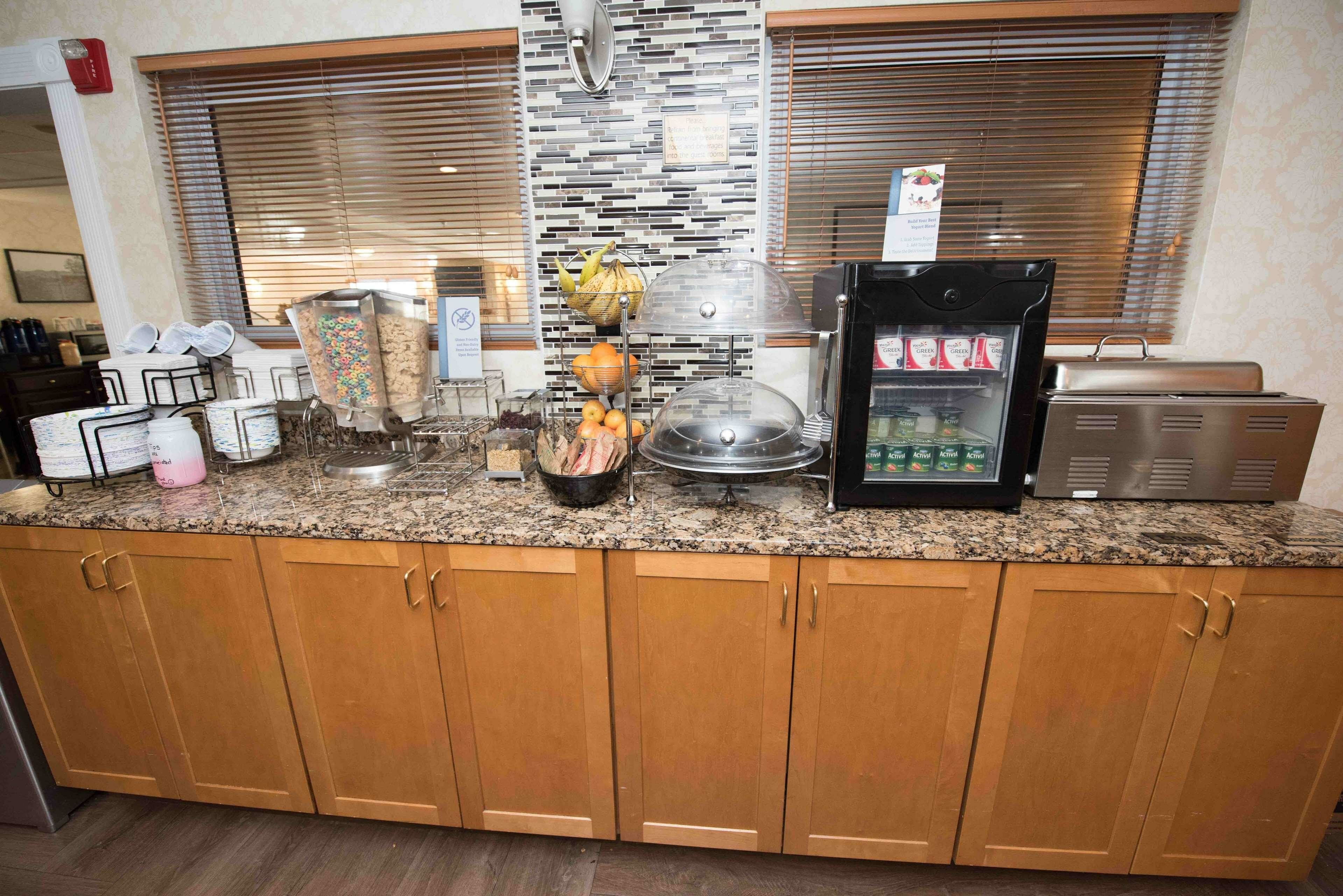 Фото Best Western New Baltimore Inn