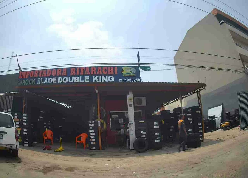 Tires and wheels Importadora N. Rifarachi, Santa Cruz de la Sierra, photo